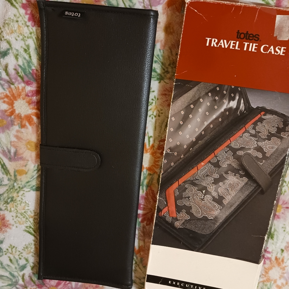 Totes Travel Tie Case Holds 4  Ties New In Box